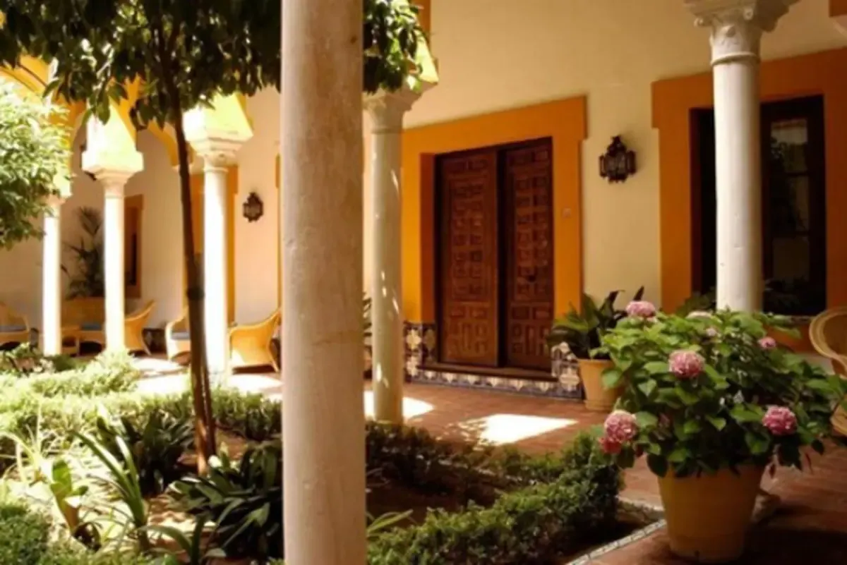 Casa Imperial - historic courtyard hotel in Seville